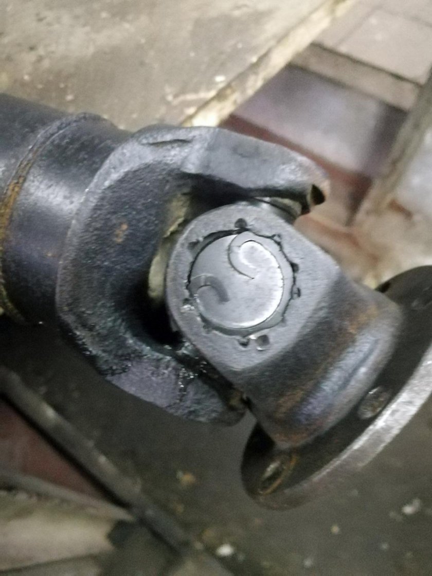 Крестовина карданного вала Мерседес т1