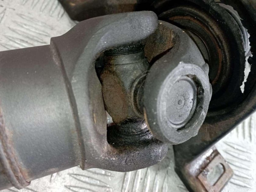 Карданный вал Мерседес 202 1.8