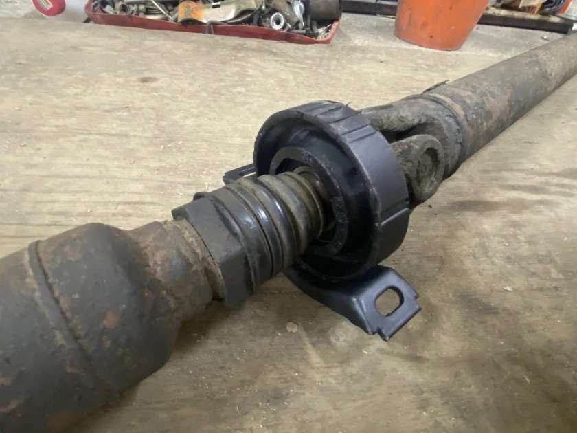 Подвесной подшипник Мерседес 124