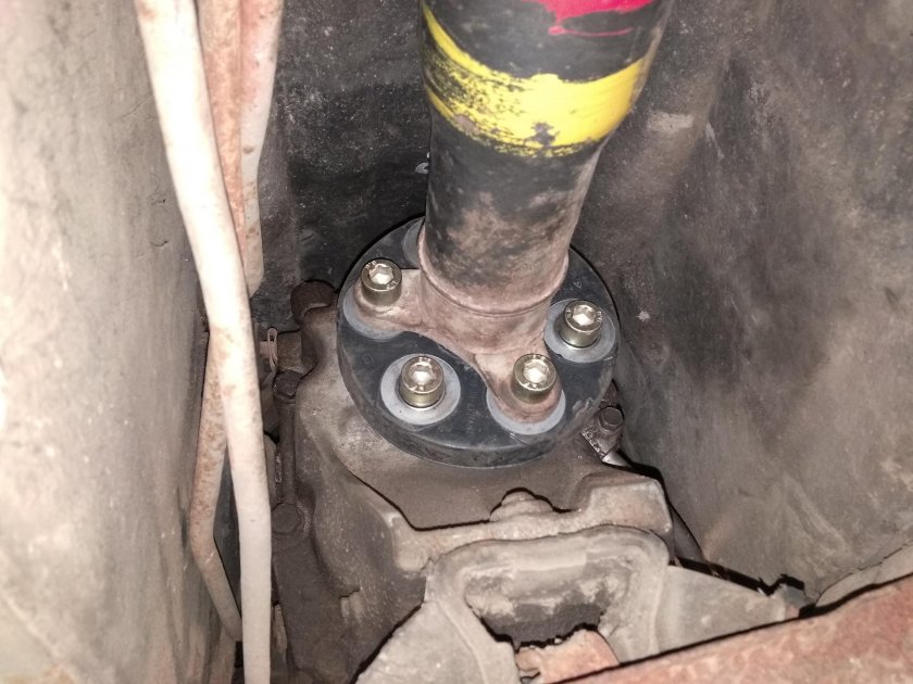 Муфта кардана Мерседес w124