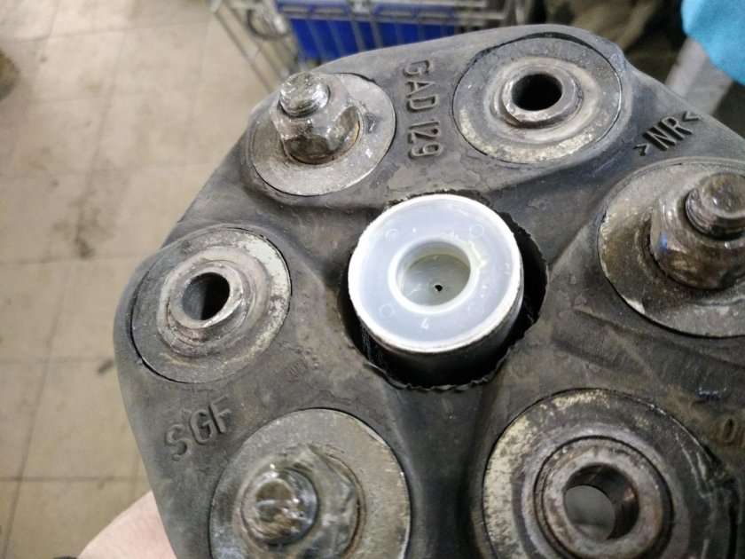 Втулка кардана Мерседес 124