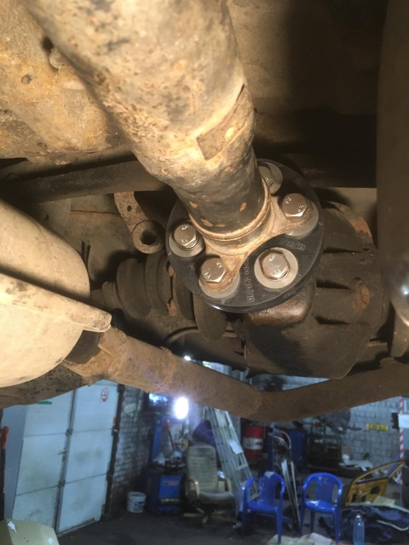 Карданный вал Mercedes 124