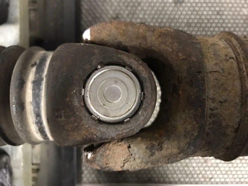 Хвостовик заднего кардана мерс 124