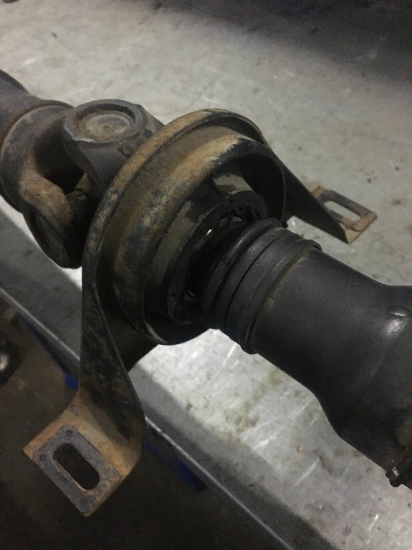 Подвесной подшипник Мерседес 210