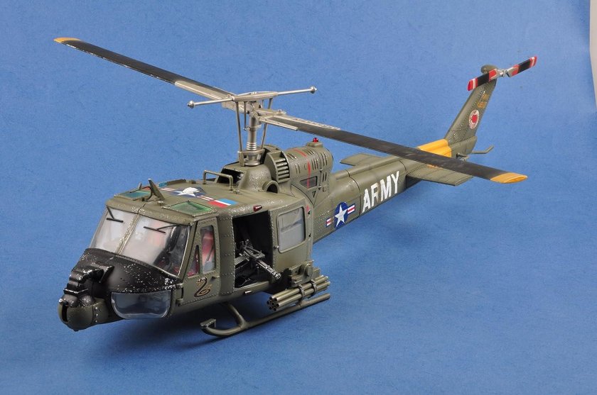 Вертолет uh-1b "Huey"