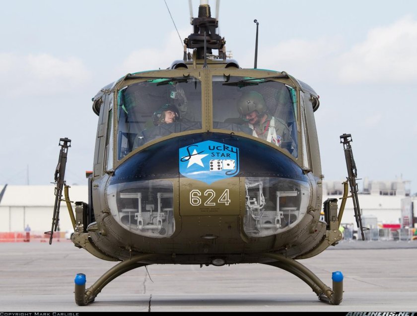 Bell uh-1 Iroquois кабина