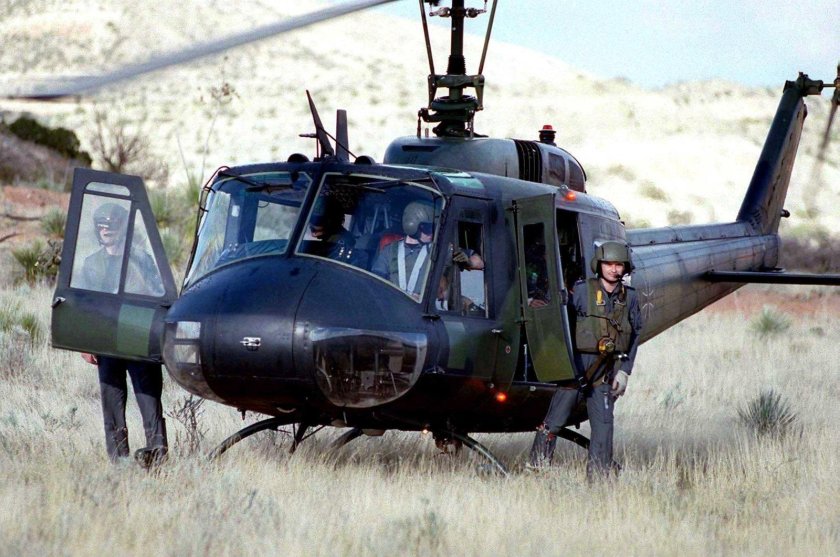 Вертолет uh-1b "Huey"
