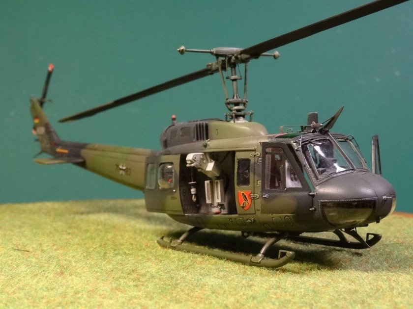 Hasegawa вертолет uh-1h Iroquois