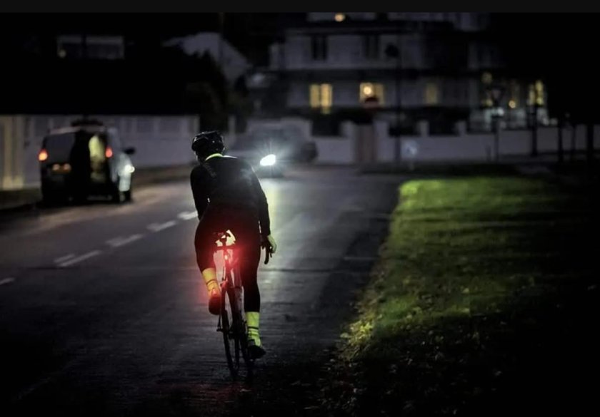 Велосипедист ночью