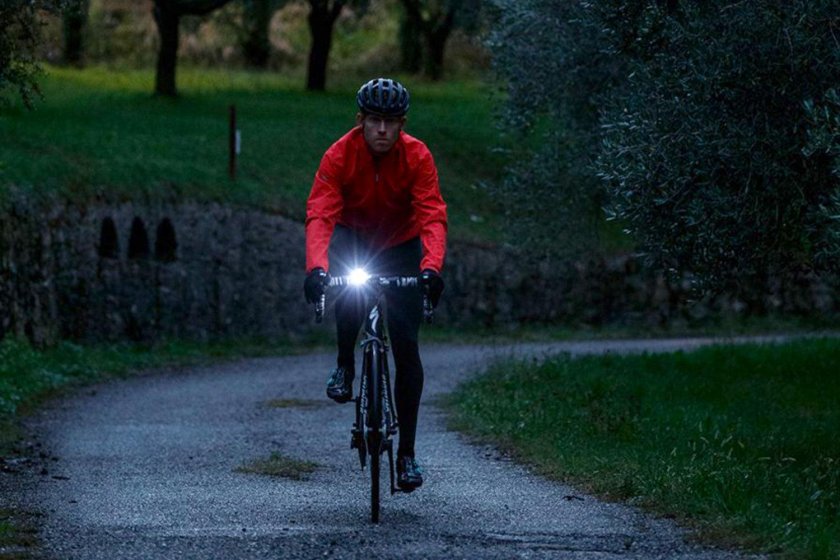 Велосипедист ночью