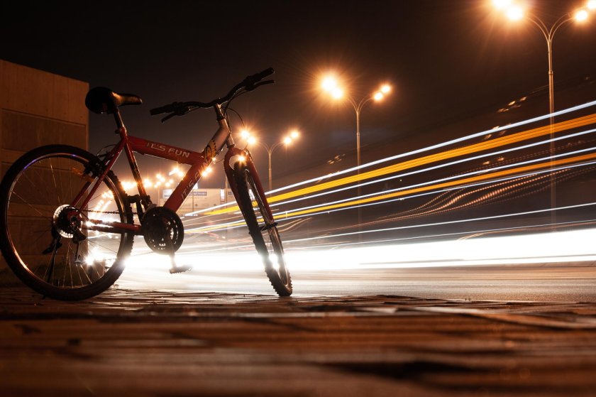 Велосипедист ночью