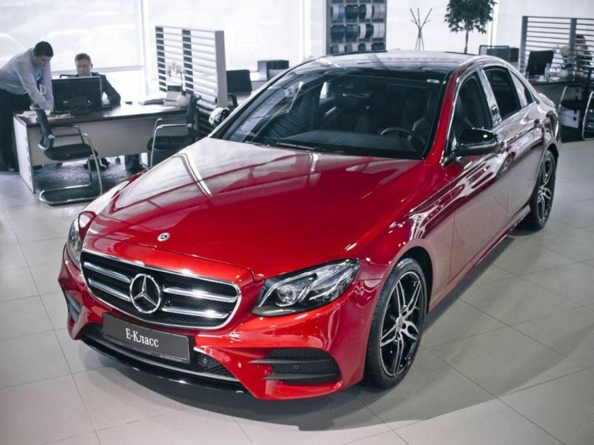 Красный Мерседес w213