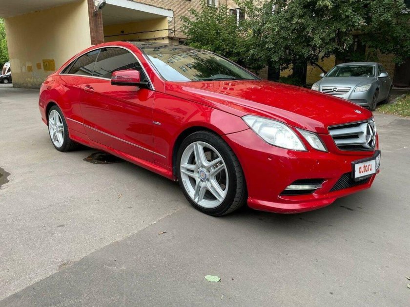 Мерседес 212 6.3 красный