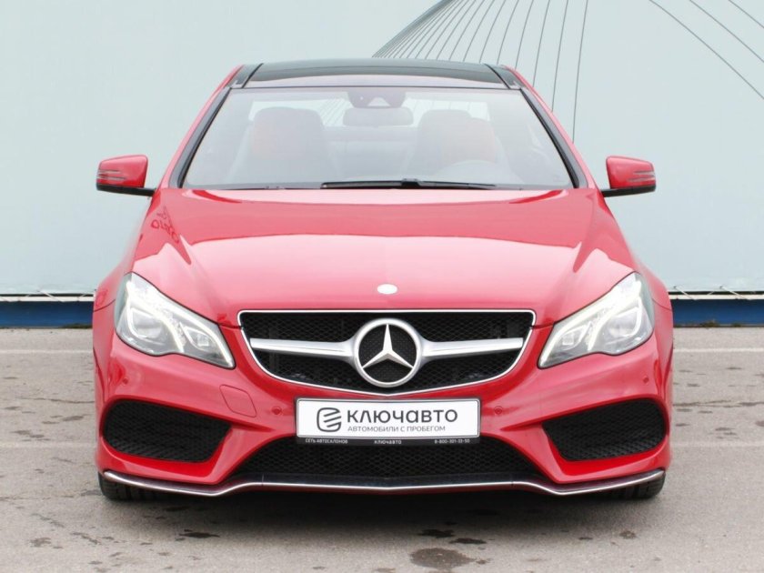 Красный мерседес