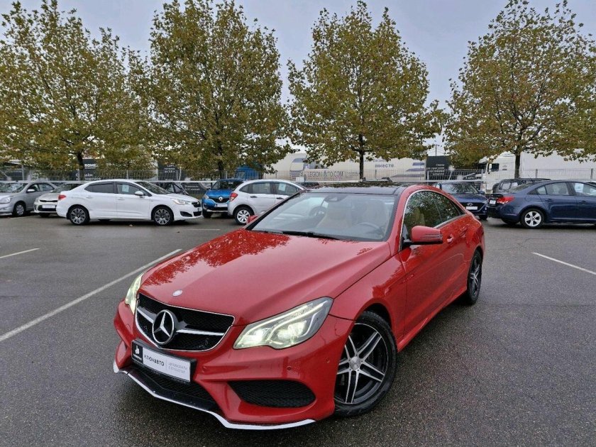 Красный Мерседес