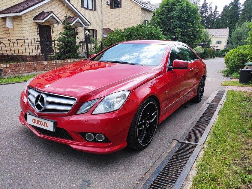 Мерседес 212 купе красный
