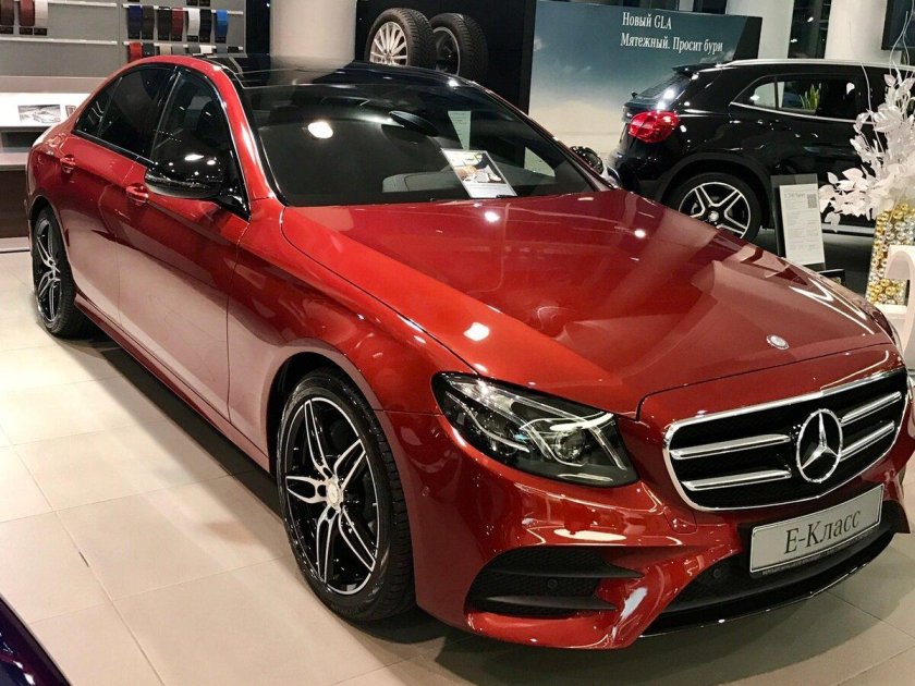 Mercedes e200 красный