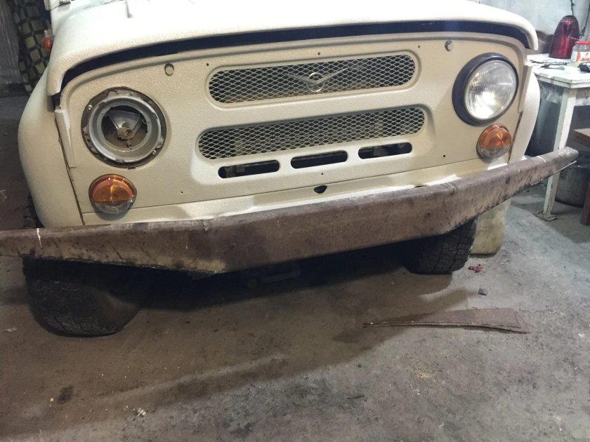 Силовой бампер на УАЗ 469 из швеллера