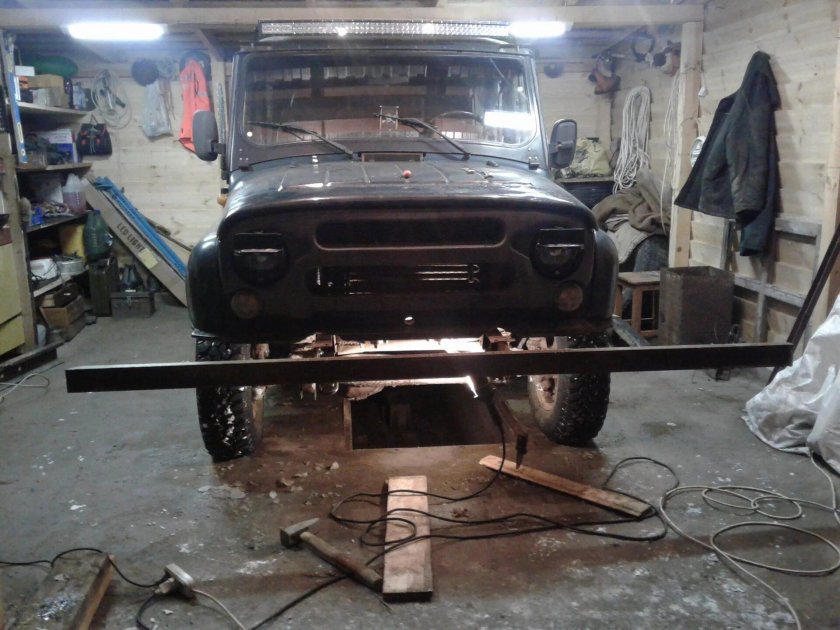 Передний бампер на УАЗ Хантер из швеллера