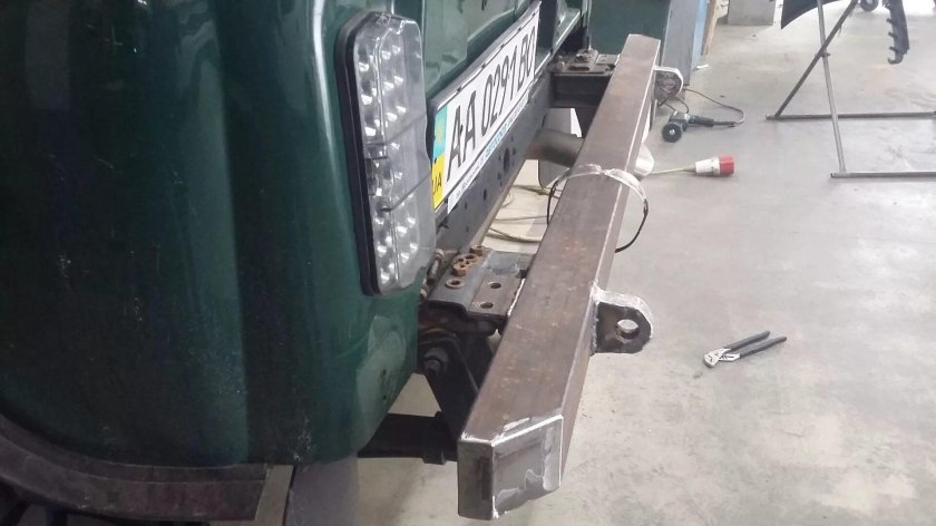 Задний силовой бампер на УАЗ 469