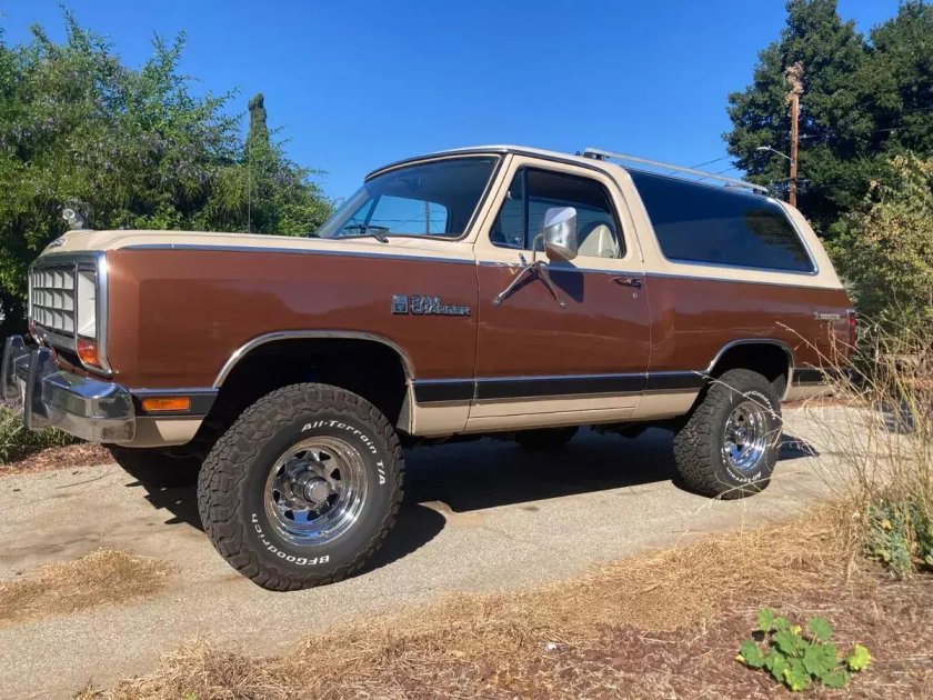 Dodge ramcharger 1983