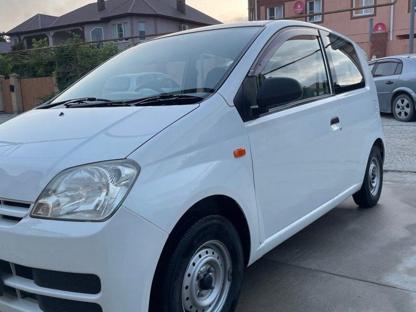 Daihatsu mira 2004