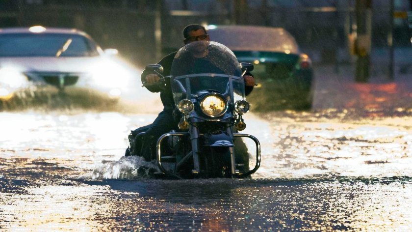 Байкер в ливень