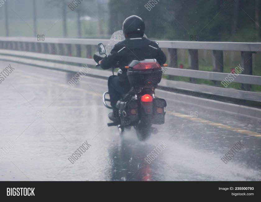 Рейн на мотоцикле