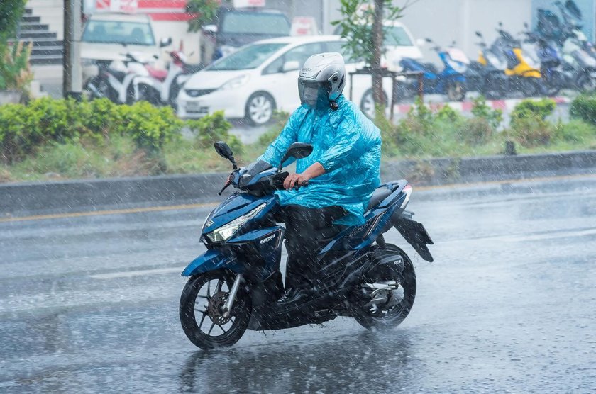 Мотоциклист в дождь