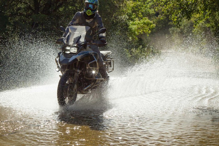 Мотоциклист в дождь