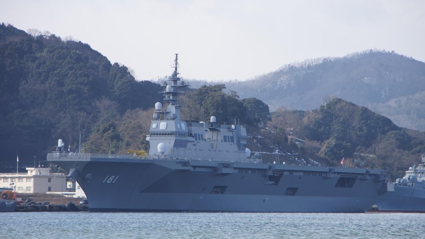 Эсминец вертолетоносец Хьюга