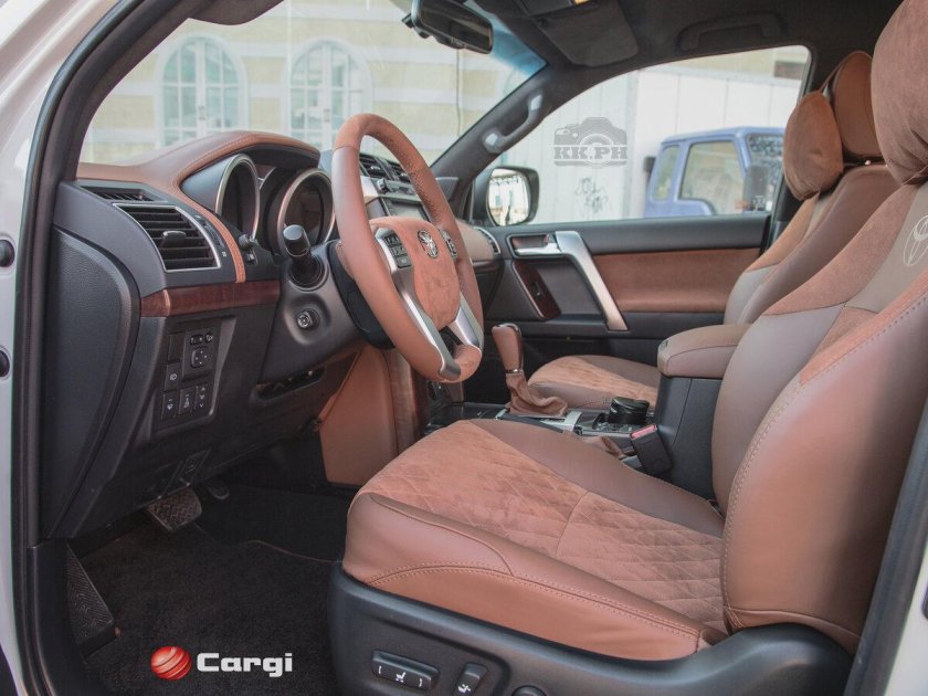 Тойота Прадо коричневый салон