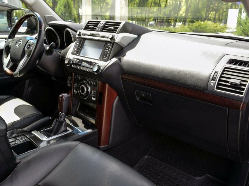 Салон Прадо 150 2014