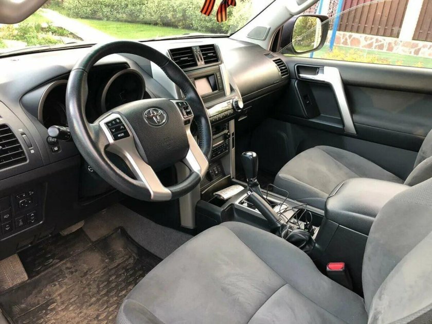 Тойота ленд Крузер Прадо 2012 салон