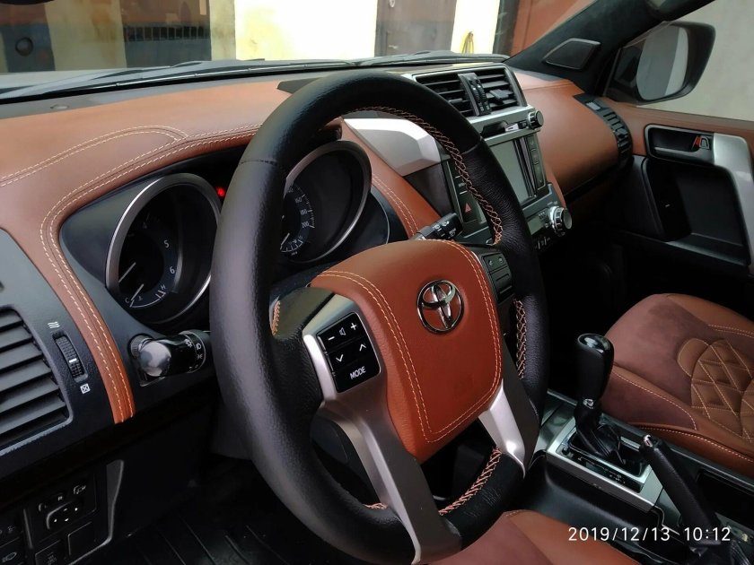 Перетяжка Торпедо Toyota Land Cruiser 120 Prado