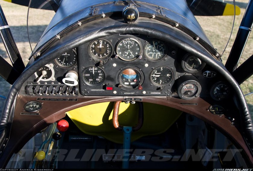 Приборная панель самолета АН-2