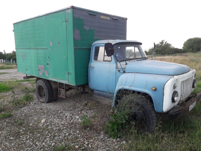 Газоны и ЗИЛЫ