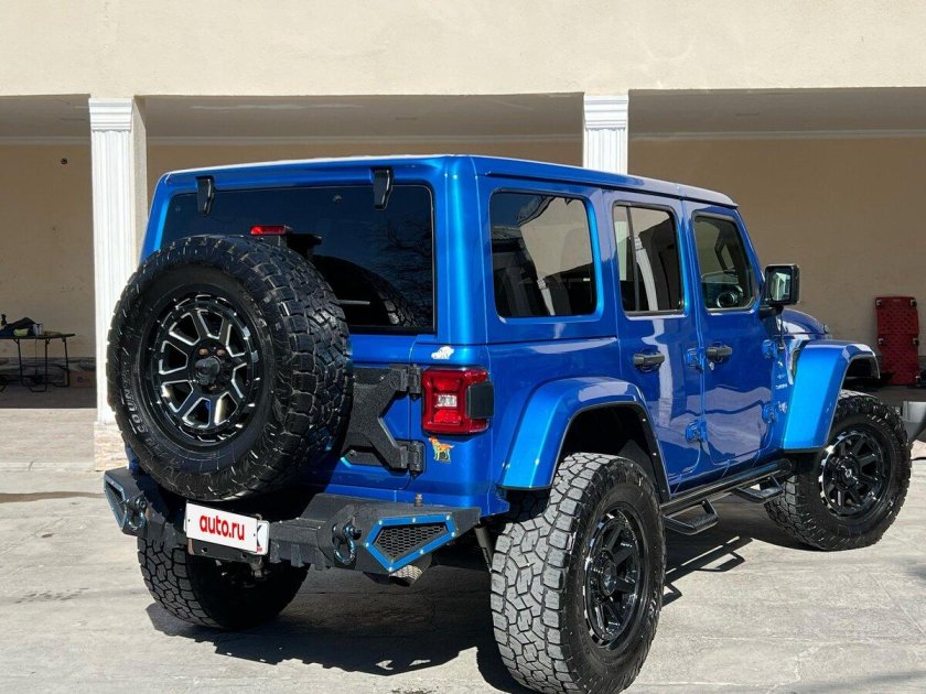 Синий джип