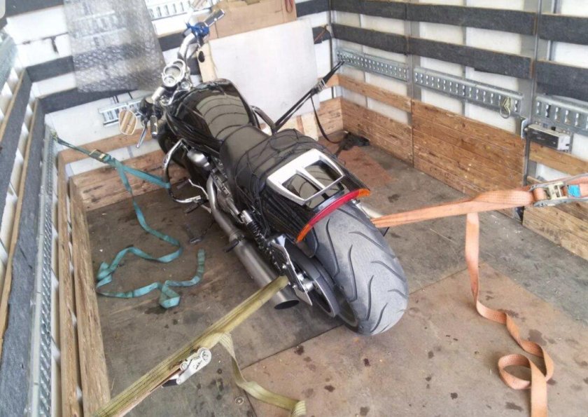 Крепление мотоцикла в фургоне