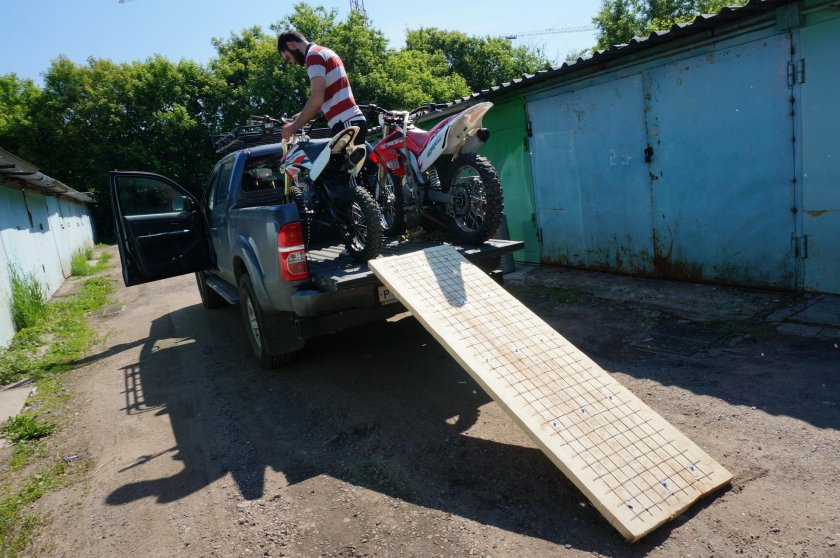 Крепление для мотоцикла в пикап