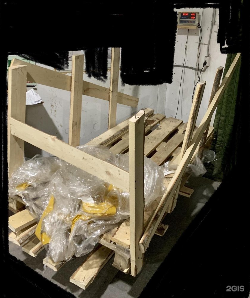 Выгрузка мотоцикла в обрешетке из газели