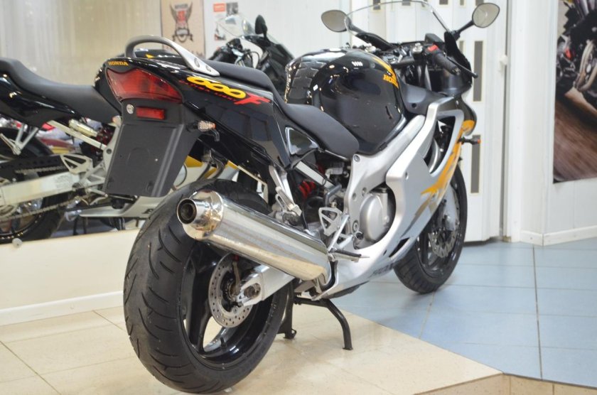 Honda cbr 600 f4 2000