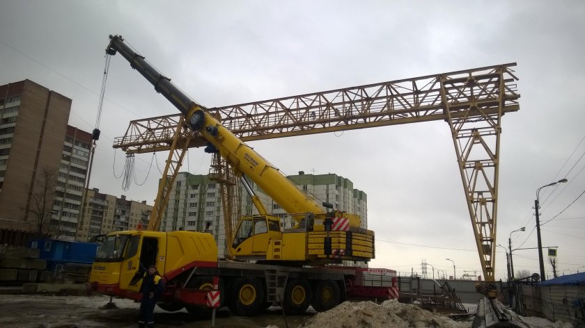 Кран стрелового типа