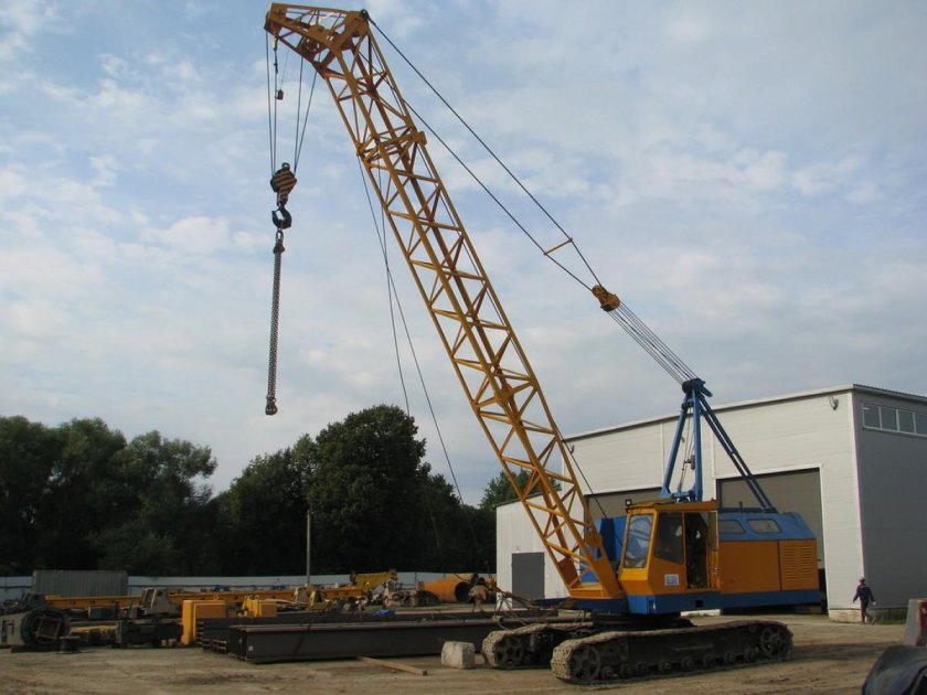 Гусеничный кран МГК 25 бр