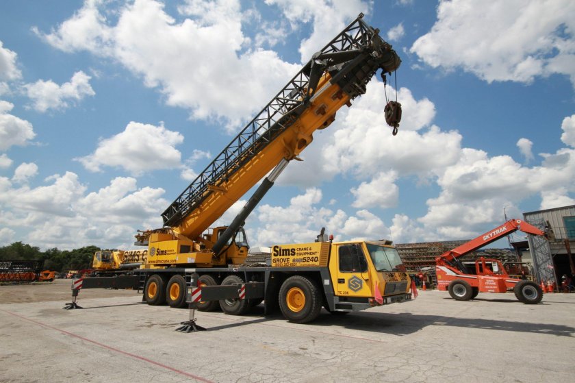 Manitowoc Crane Group Germany GMBH кран стреловой на специальном шасси GMK 3055