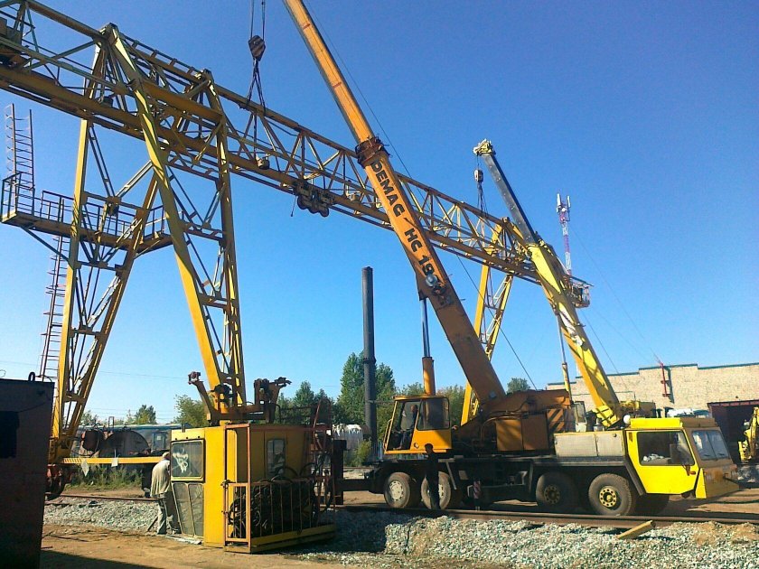 Козловой башенный кран