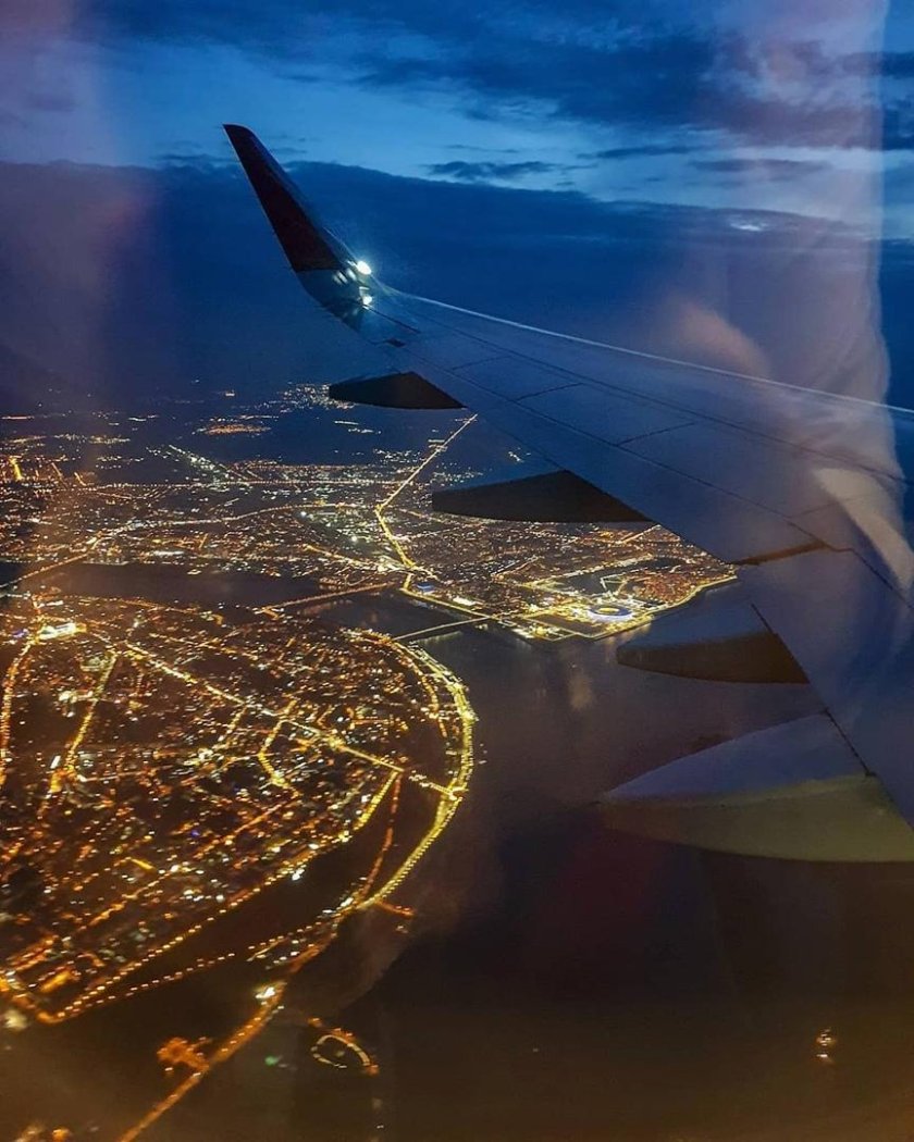 Ночной Санкт-Петербург из иллюминатора