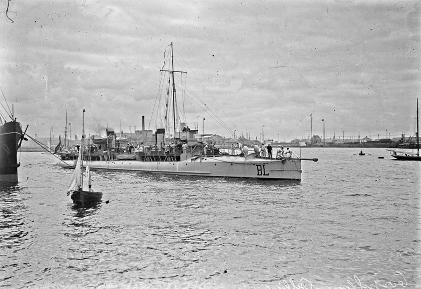 Эскадренный миноносец \ лейтенант ильин\