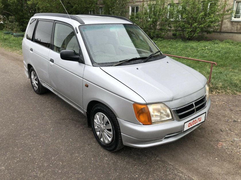 Daihatsu pyzar 1998