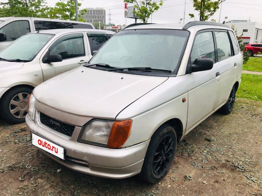 Daihatsu pyzar 1997